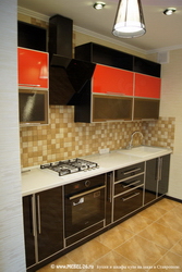 Кухня на заказ с фасадами из Пластик в профиле  Красный глянец и Черный глянец