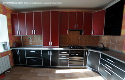 Кухня на заказ с фасадами из Ламинат в профиле  Бордовый и Черный